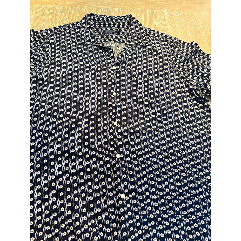 Vineyard Vines Men's XL Blue/White Floral Woven Point Collar Button-Up Shirt